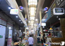 더위도 식히고 장도 보고 영도 남항시장에 증발냉방장치