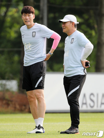 김은중 수석코치·김학범 감독 '훈련 첫 날 분위기 좋아'