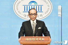 홍성우 전 의원, 대선 출마 선언