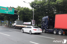 밤샘주차·불법주차 판치는 대구 수성구 월드컵로