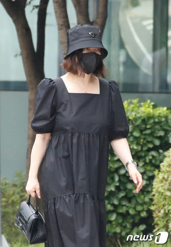 최화정, 오늘 출근길 패션은 '블랙'