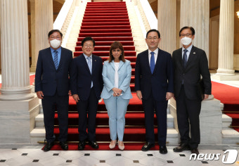 그리스 대통령 만난 박병석 국회 그리스 방문단