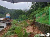 하동군 적량면 산사태 주택 일부 덮어