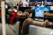 게임할 때도 마스크는 필수