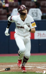 이정후, 5년 연속 100안타 달성하는 2루타