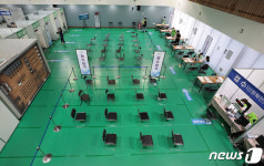 대유행 속 백신공백
