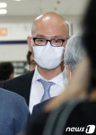 법원 들어서는 이해욱 회장