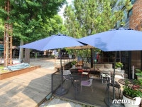 점심 손님 한 테이블 뿐…4단계 시행에 공무원 확진 겹쳐 인천시청앞 직격탄