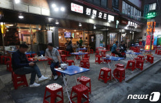 거리두기 4단계 오후 6시 이후 식당, 카페 이용 2명씩만