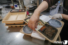 점심시간 맞춰 밀려드는 도시락 주문