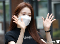 이성경, 예쁨 폭발 인사