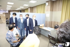 전북농협, 김제 광활농협서 농업인 행복버스…진료·사진촬영 서비스