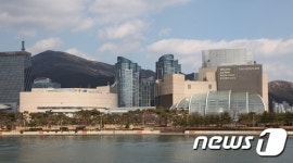 부산 대형백화점 직원 1명 확진…서울 이어 부산도 백화점 뇌관 우려