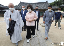 대구 동화사 찾은 추미애 전 장관
