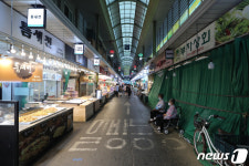 한산한 전통시장, 소상공인 피해 지원 확대