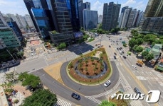 공덕오거리 교통섬 힐링정원으로 재탄생