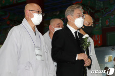 김제 금산사 찾은 이재명 경기지사
