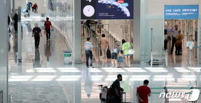 델타변이 확산에 썰렁한 국제선 출국장