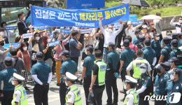 교도소 앞 김경수 전 도지사 지지자