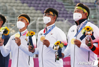 금메달 목에 건 대한민국 양궁 삼총사