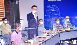 이용섭 시장, 광주 신용동 행정복지센터 개청 1주년 기념행사 참석