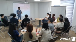 친절한 전주효자시니어클럽…직원 16명 대상 친절교육