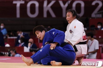 한국 유도 대표팀, 2025 IJF 세계선수권 혼성 단체전에서 은메달 획득으로 최고 성적 이루어
