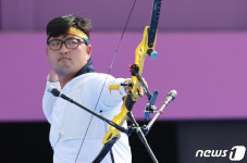 김우진, 8강 탈락…올림픽 양궁 전 종목 석권 무산