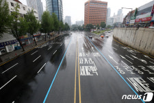 한산한 서울시내 도로