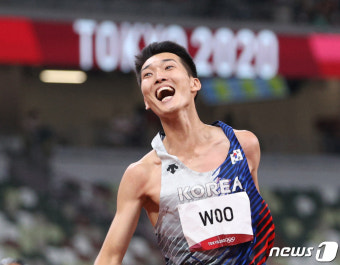 [올림픽] 높이뛰기 우상혁, 2m35 넘고 한국신기록 수립