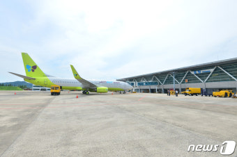 포항공항 진에어 취항 1년 만에 13만50000명 이용…60% 증가