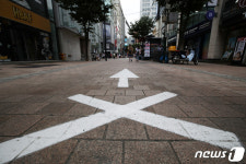 거리두기 4단계가 이어진 명동