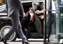 정은보 신임 금감원장, 첫 출근