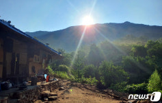 산골마을 낭만?…전기 없는 밤목마을 폭염 속 하루나기