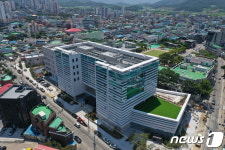 해남군 신청사, 착공 2년여만에 준공…9월 이전