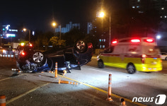 대전 유성 반석네거리서 승용차·산타페 2중 추돌