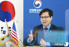 美무역대표부 대표 화상면담하는 여한구  통상교섭본부장