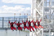 스키·스노보드 유망주, 롯데월드 스카이브릿지 체험하다