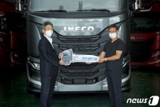 이베코코리아, 플래그십 트랙터 S-WAY 1호차 전달