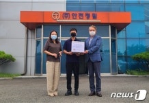 전주덕진경찰, 외국인 고용사업장에 코로나19 자가진단 키트 배부