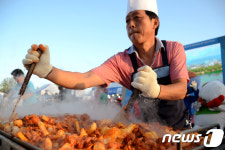 ‘춘천닭갈비버거’ 나온다…춘천시‧유에프오버거 업무협약
