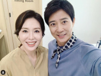 60세 최수종53세 하희라, 밀착 셀카…나이 안믿기는 초동안 부부 [N샷]