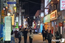 [르포]개강 첫주 부산 대학가…기대감은 잠시 비대면 수업에 상권 휘청