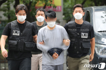 영장심사 출석하는 '장인 앞 아내 살해' A씨