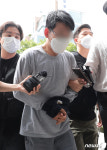 영장심사 출석하는 '일본도 아내 살해' A씨