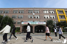 운동장 걷기로 시작하는 개학
