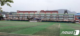 21명 집단감염 광양 한 중학교 운동장