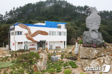 철새들의 고향 신안 흑산도에 새공예박물관 준공