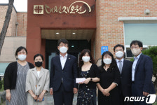 추석 앞두고 미혼모자가족복지시설 방문한 류근관 통계청장