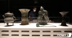 중국 상하이 박물관 소장 하상주에서 한나리까지 청동기 67점 전시